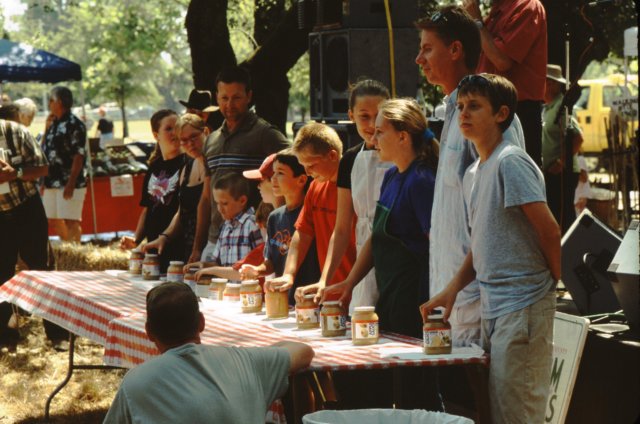 applesauceeatingcontest.jpg