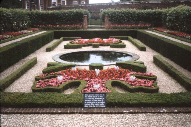 hamptoncourt2.jpg